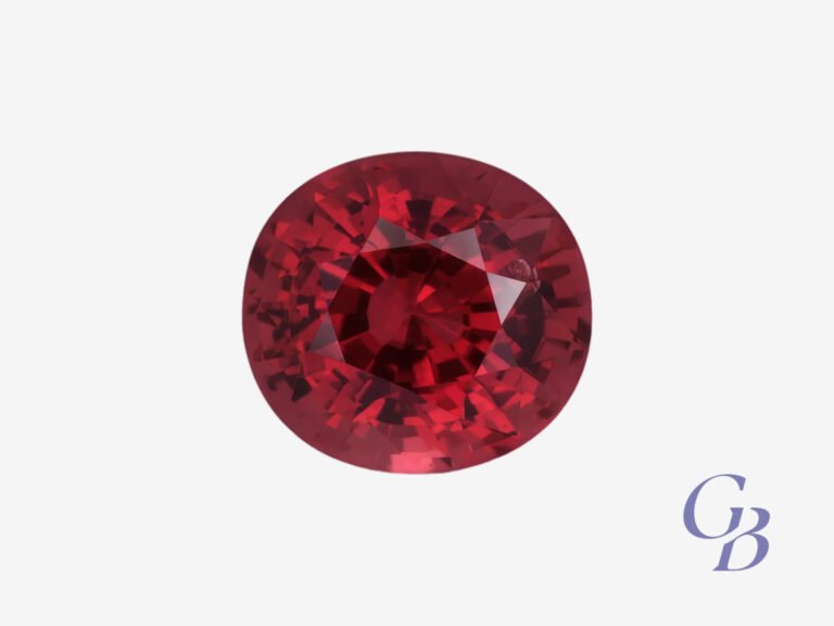 Spinel in oval shape, Vietnam